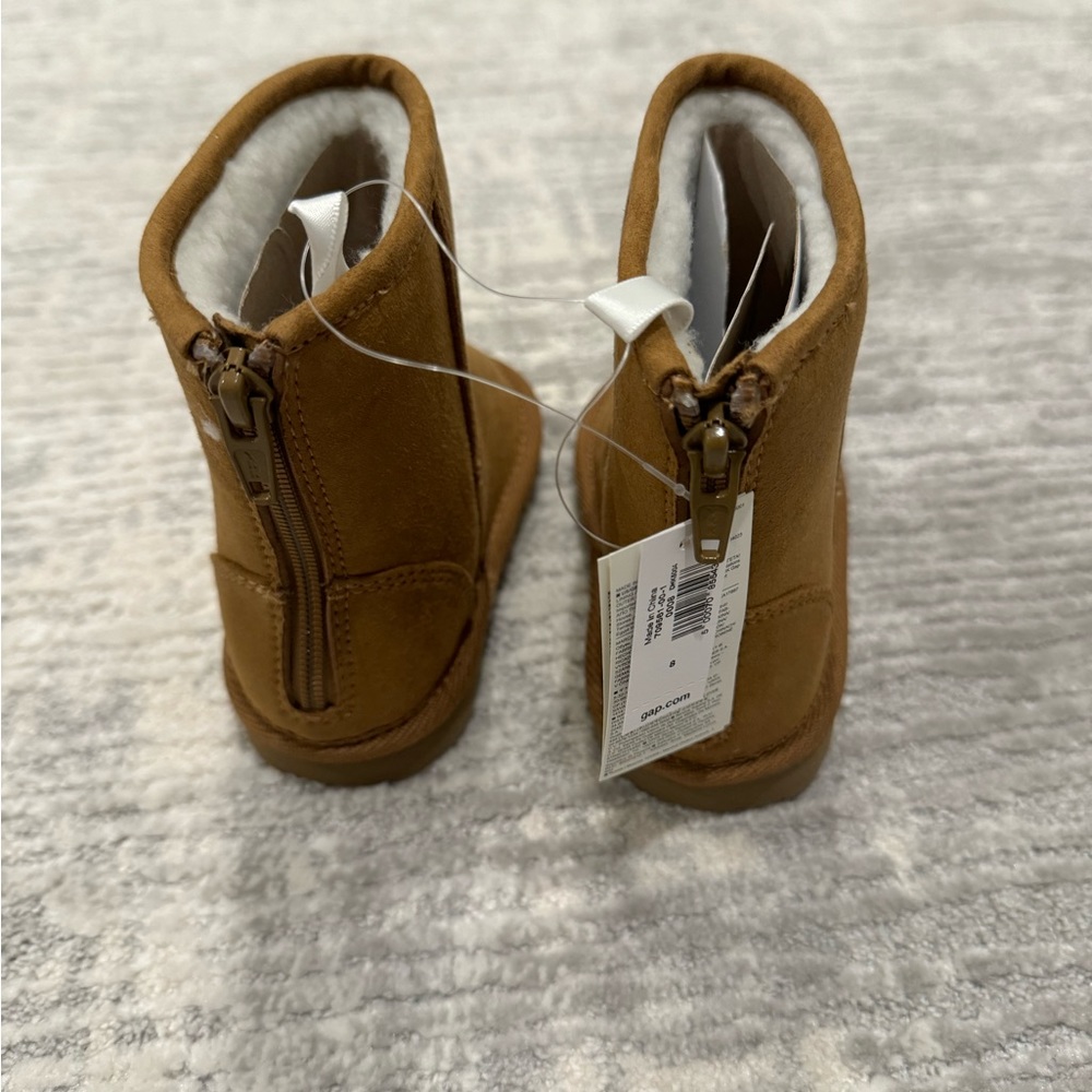 GAP Kids Winter Boots - Size 8 - New With Tags